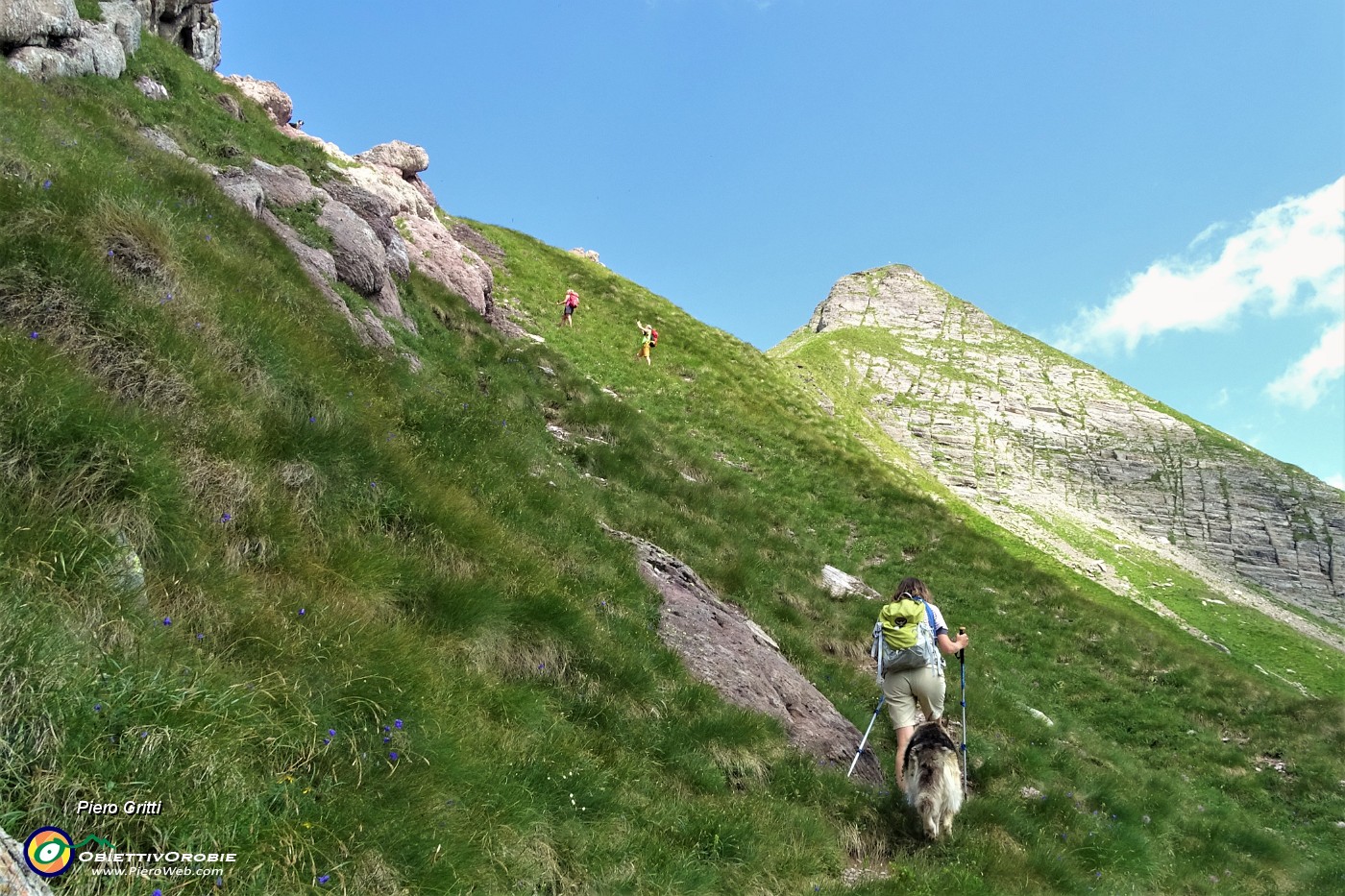55 Salendo dal Passo di Valsanguigno-W in vetta al Pizzo Farno .JPG